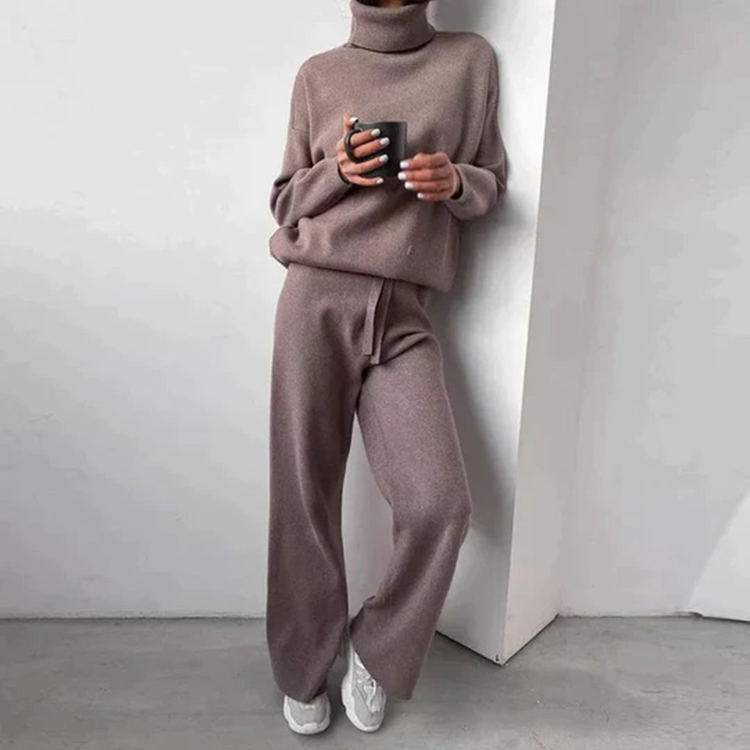 Women’s Chic Two-Piece Loungewear Set | Stylish