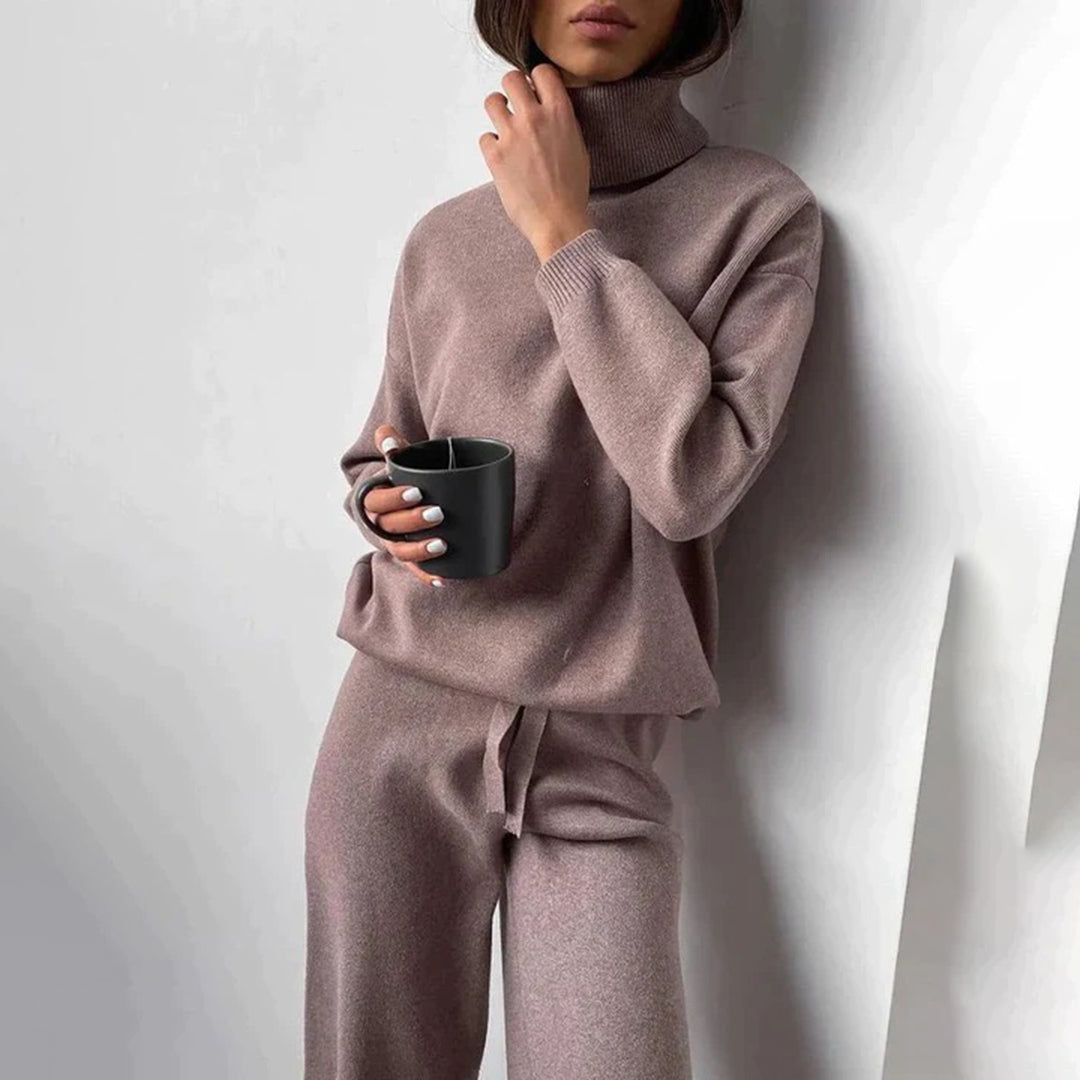 Women’s Chic Two-Piece Loungewear Set | Stylish