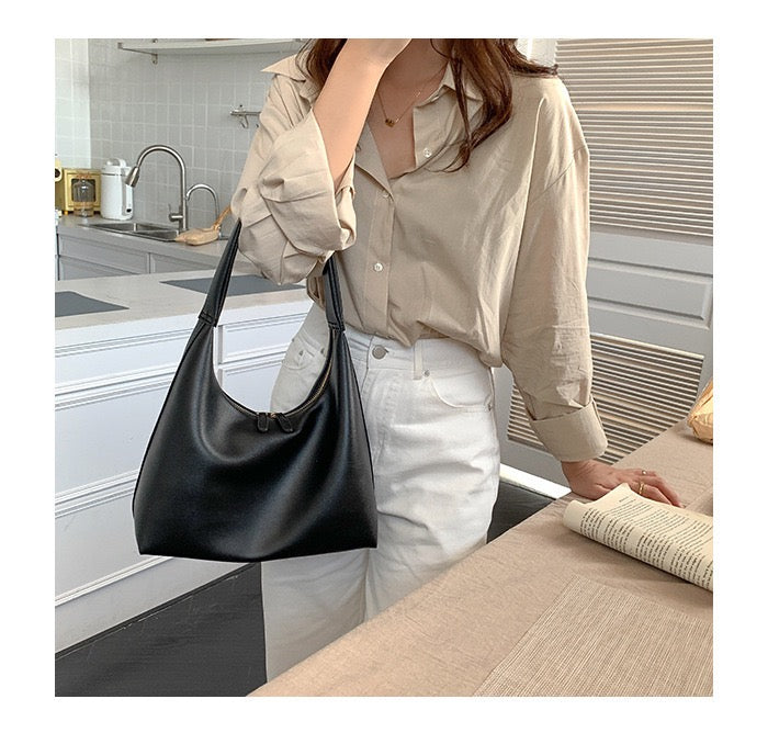 Women’s Chic Handbag | Seasonal Design